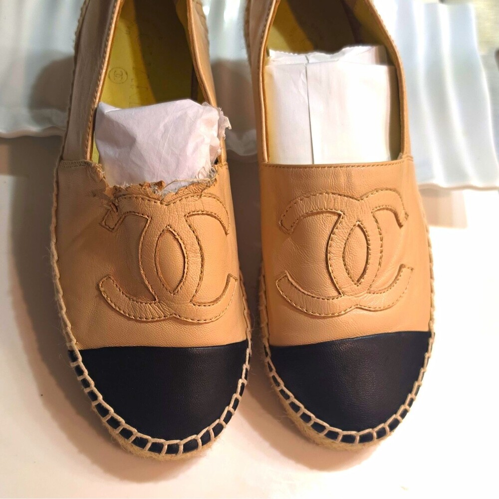 Chanel Lambskin Cap Toe Espadrilles Beige Black CC Logo Flats Tear Defect sz 36